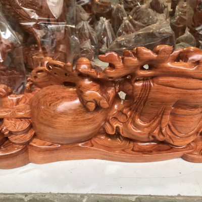 Tượng phật di lặc kéo bao tiền bằng gỗ hương đá ngang 37×17×8cm