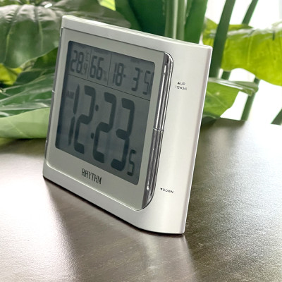 Đồng hồ Rhythm LCT061NR19- Kt 18.6 x 11.5 x 5.0cm, 305g. Vỏ nhựa. Dùng Pin.