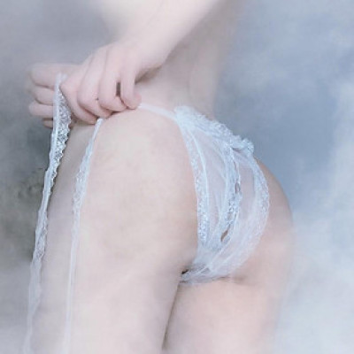 Quần lót lọt khe nữ dễ thương - Trắng