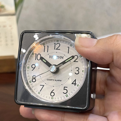 Đồng hồ Rhythm CRE211NR02. Kt 5.7 x 5.9 x 3.3cm, 55g. Vỏ nhựa. Dùng Pin.