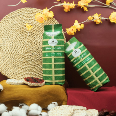 Bánh gạo lứt GUfoods vị Cỏ ngọt - Bao bì bánh tét xanh truyền thống - Không chiên dầu, Không đường, Lành mạnh, Phù hợp Eat clean, Ăn vặt healthy, Thực dưỡng, Tập gym, Thuần chay