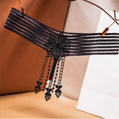 Quần lót nữ lọt khe tua rua đính hạt