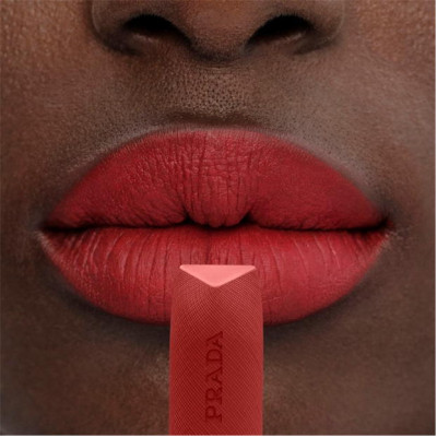 Son màu Prada Monochrome Durable Weightless Lipcolor R26_ 3.8g 