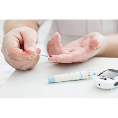 Hộp 50 Kim chích máu Sinocare đầu xoay vát 3 cạnh giảm đau và bớt sưng