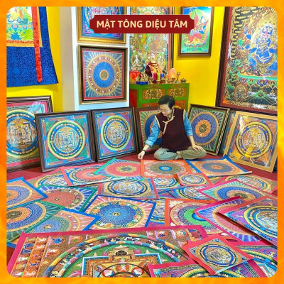 Tranh Mandala vẽ tay Nelapl của họa sư thủ công 100% đóng khung kính