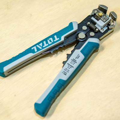 KÌM TUỐT DÂY ĐIỆN TỰ ĐỘNG TOTAL THT15246 - HÀNG CHÍNH HÃNG