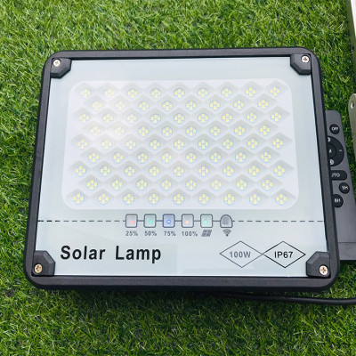 Đèn Năng Lượng Mặt Trời Chống Lóa 100W Vỏ Nhôm Nguyên Khối