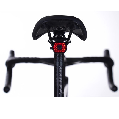 Đèn Đuôi Xe Đạp Thông Minh Cảm Biến Phanh LD-09, 22 bóng LED, tự động tắt khi di chuyển, thời lượng pin lên đến 35h - Mai Lee