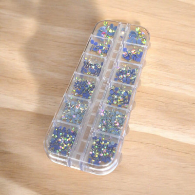 Khay Đá Chân Lưới Keo Mix Size YHB 12 Ngăn, Đính Móng Cao Cấp 1440 Viên, Đá Pha Lê Sáng Lâu, Bám Chắc Làm Nail Màu Trắng AB, Vàng Trà Nữ