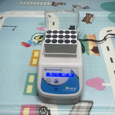 Máy ủ nhiệt khô mini cho 15 ống đường kính 13mm