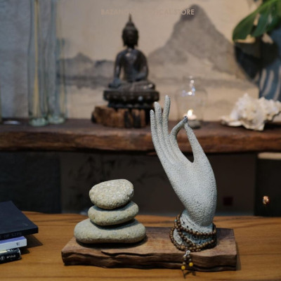 Tượng bàn tay "Vô Uý" kèm đế gỗ - bộ đá Zen tặng kèm chuỗi hạt - chất liệu bột đá - Bazango - Trang trí nhà - Trang trí nhà