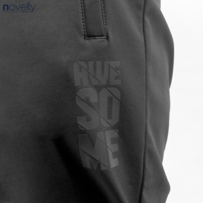 Quần thể thao nam Novelty Regular fit họa tiết in phản quang xám NQTMMDNPSR230594D