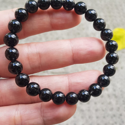 Vòng tay nữ thạch anh tóc đen dầy kín tự nhiên size hạt 8mm màu đen đậm bóng đẹp hợp mệnh thủy mệnh Mộc đeo đẹp may mắn hợp mệnh tuổi tốt sức khỏe công việc ạ