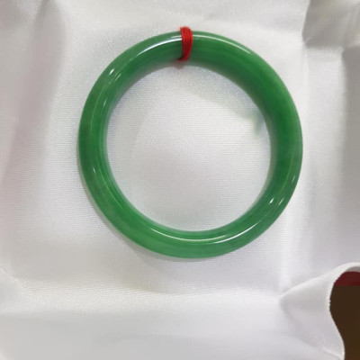 Vòng CẨM THẠCH DLý 49 Ni 49mm x cọng 7mm  Màu Xanh Lá Đậm Hợp Nữ mệnh Mộc Hỏa  Cân nặng 45kg -> 51kg đeo xinh tay ạ