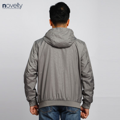 Áo jacket nam in chìm nón rời Novelty xám nhạt 2203192