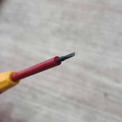 Tua vit cách điện đầu dẹp Wiha 42374 (1.5 x 50 x 152)