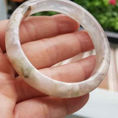 Vòng tay Nữ Bản Hẹ Đá Mã Não Bông Hoa tuyết trắng trong bóng 1 bên đều đẹp  Ni 53mm x Cao 11mm x dầy 6,5mm Nữ mệnh Kim mệnh Thủy 50kg - 54kg đeo xinh đẹp tay ạ