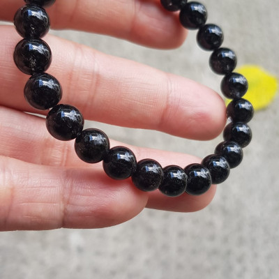 Vòng tay nữ thạch anh tóc đen dầy kín tự nhiên size hạt 8mm màu đen đậm bóng đẹp hợp mệnh thủy mệnh Mộc đeo đẹp may mắn hợp mệnh tuổi tốt sức khỏe công việc ạ