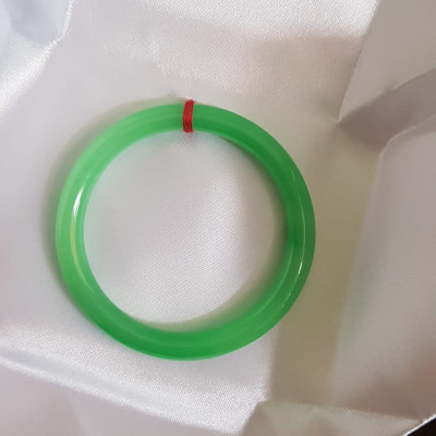 Vòng cẩm thạch Mới Lý 51mm x 7mm Vòng màu xanh tươi đều bóng đẹp nữ mệnh Mộc mệnh Hỏa mệnh Thủy ạ Nữ 50kg - 54kg đeo đẹp