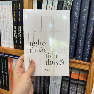 Sách - Nghệ thuật tiểu thuyết (Nhã Nam HCM)