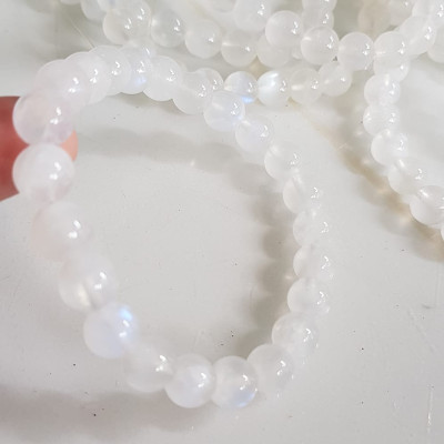 Vòng tay nữ moon trắng ánh xanh tự nhiên size hạt 8mm mới đẹp hợp nữ mệnh kim mệnh thuỷ đeo đẹp may mắn tốt sức khỏe công việc ạ