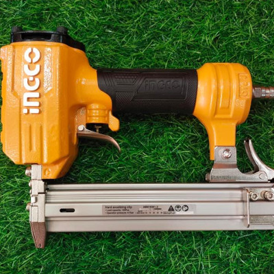 SÚNG BẮN ĐINH GỖ KHÍ NÉN 10-30MM INGCO ABN10301-3 - HÀNG CHÍNH HÃNG