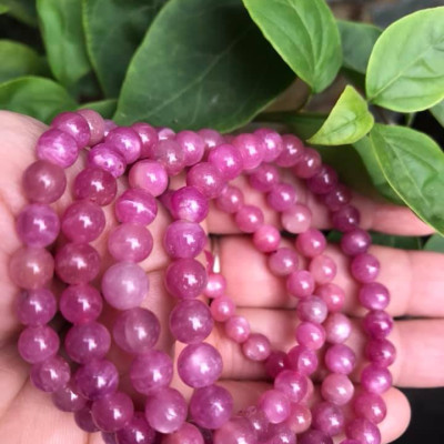 VÒNG TAY ĐÁ RUBBY HỒNG TƯƠI Size 6MM XINH ĐẸP  HỢP NỮ MỆNH HOẢ THỔ  100% ĐÁ TỰ NHIÊN NỮ ĐEO SANG LẮM Ạ