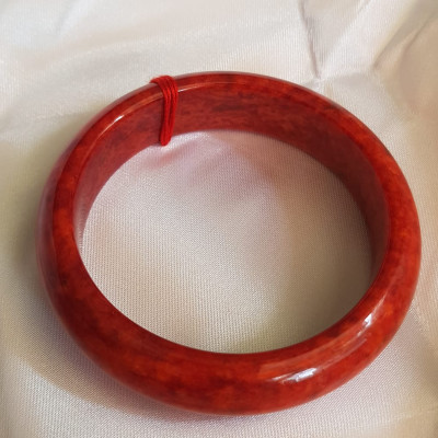 Vòng Cẩm Thạch mới Bản Hẹ Đỏ 56mm x cao 15mm x dầy 7,5mm màu đỏ bông bông đều đậm đẹp nữ mệnh hỏa mệnh thổ 54kg - 65kg đeo hợp ạ