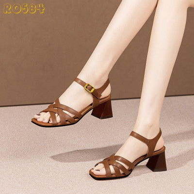 Giày cao gót nữ đẹp đế vuông 5 phân hàng hiệu rosata hai màu đen bò ro584