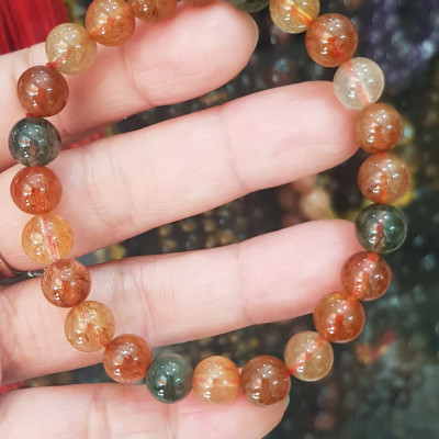  Vòng tay phong thuỷ may mắn đá thạch anh tóc tam tài màu bóng đẹp lắm size hạt vòng 8mm đá tự nhiên đeo tốt sức khoẻ, may mắn, tốt cho công việc đeo lên tay bóng đẹp màu rất xinh đẹp ạ