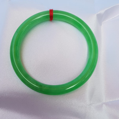 Vòng cẩm thạch Mới Lý 52mm x 7mm Vòng Xanh lá tươi 52kg - 56kg Nữ mệnh Mộc mệnh Hỏa Thủy đeo ạ