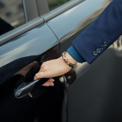 Vòng tay trầm hương mix đá mắt hổ xanh lá charm trụ chữ phạn cao cấp chính hãng 2VTH074 udumbara