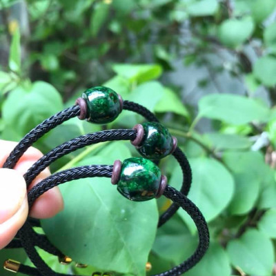 Vòng Tay Đá Cẩm thạch lu TRÒN xanh đậm dây đen kiểu xinh xắn bóng đẹp lắm Chất liệu hạt lu 100% đá cẩm thạch tự nhiên Hợp Nữ mệnh Thủy, Mộc, Hỏa ạ