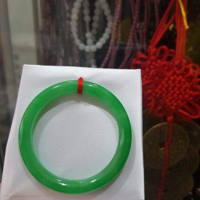 Vòng đeo Tay Đá Cẩm Thạch Lý K 48 Size vòng 48mm x dầy 7,2mm Xanh lá Nữ mệnh mộc hỏa thủy cân nặng 35kg - 48kg đeo đẹp ạ