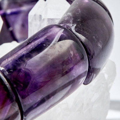 Vòng tay thạch anh tím bản hẹ Ngọc Quý Gemstones