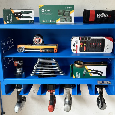 Tủ dụng cụ treo tường màu xanh