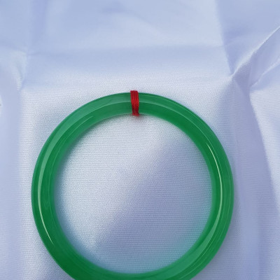 Vòng cẩm thạch Mới Vòng Lý T 52mm x7mm Vòng Xanh lá Đều tươi 52kg - 56kg Nữ mệnh Mộc mệnh Hỏa Thủy đeo ạ