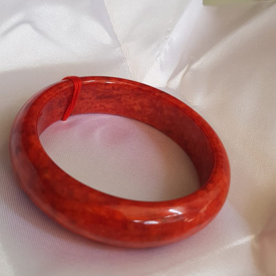 Vòng Cẩm Thạch mới Bản Hẹ Đỏ 56mm x cao 15mm x dầy 7,5mm màu đỏ bông bông đều đậm đẹp nữ mệnh hỏa mệnh thổ 54kg - 65kg đeo hợp ạ