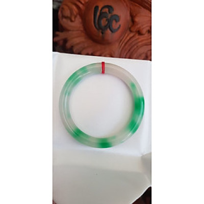Vòng tay nữ đá Cẩm Thạch tự nhiên mới TR LÝ A Sịn 52mm x chột 8mm Vòng màu trắng vân xanh lý bóng đẹp nữ 50kg - 54kg đeo  ạ