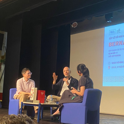 Ký tặng của tác giả Chiếc hộp Pandora 