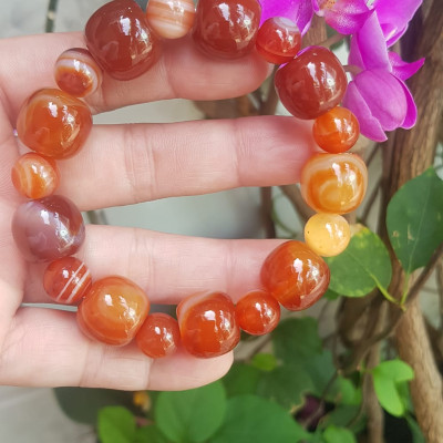 Vòng mã não đỏ kiểu hạt bầu tròn to 15mm nhỏ 10mm màu đỏ vân đẹp nam nữ mệnh hỏa mệnh thổ đeo đẹp ạ