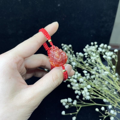 Vòng Tay Hồ Ly Chúa Ngoc Huyết Đỏ kết dây chỉ đỏ may mắn