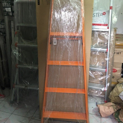 Thang nhôm LUCANO Japan 4 bậc có tay vịn