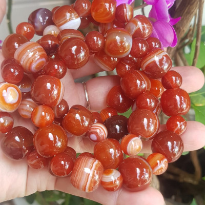 Vòng mã não đỏ kiểu hạt bầu tròn to 15mm nhỏ 10mm màu đỏ vân đẹp nam nữ mệnh hỏa mệnh thổ đeo đẹp ạ