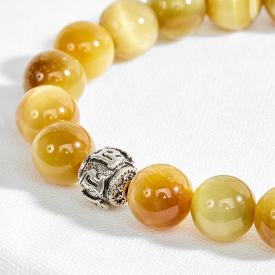 Vòng thạch anh mắt hổ vàng tâm phối charm lục tự Ngọc Quý Gemstones