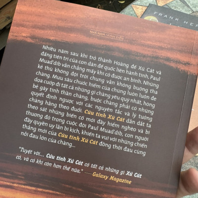 Combo Tiểu Thuyết Khoa Học Giả Tưởng best-seller: XỨ CÁT - DUNE PHẦN 1 + CỨU TINH XỨ CÁT - DUNE PHẦN 2 - Frank Herbert - Nhã Nam – NXB Hội Nhà Văn