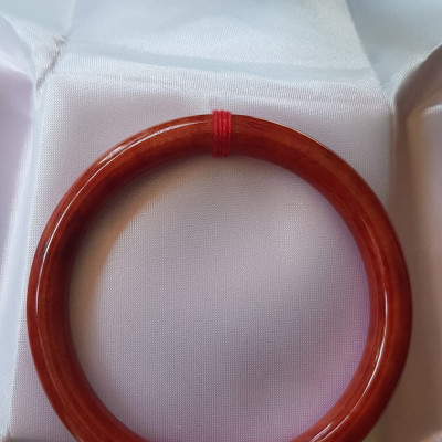 Vòng Tay Phong Thủy mới Đá Cẩm Thạch Đỏ Đẹp 60mm x cọng 8mm màu đỏ cam nhẹ đều đẹp nữ mệnh hỏa mệnh thổ 58kg - 70kg đeo hợp đẹp ạ