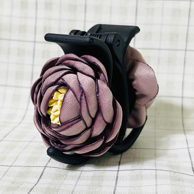 Kẹp tóc càng cua 3 răng đính hoa hồng vải màu xanh đậm kiểu Hàn Quốc