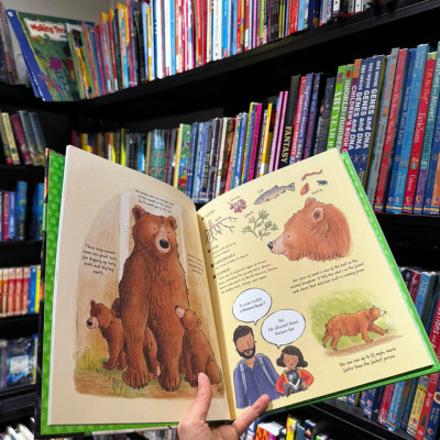 Sách - Meet the Bears: An around the world adventure by Kate Perido - Sách ngoại văn, sách thiếu nhi tiếng Anh, bìa cứng