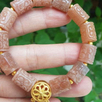 Vòng Charm đẹp tuyệt vời ông Mặt Trời   hàng cao cấp nhe cả nhà  Chất liệu đá mặt trời đẹp đúng với tên ạ  Màu hồng hồng đẹp sang như ánh bình minh luôn nhé